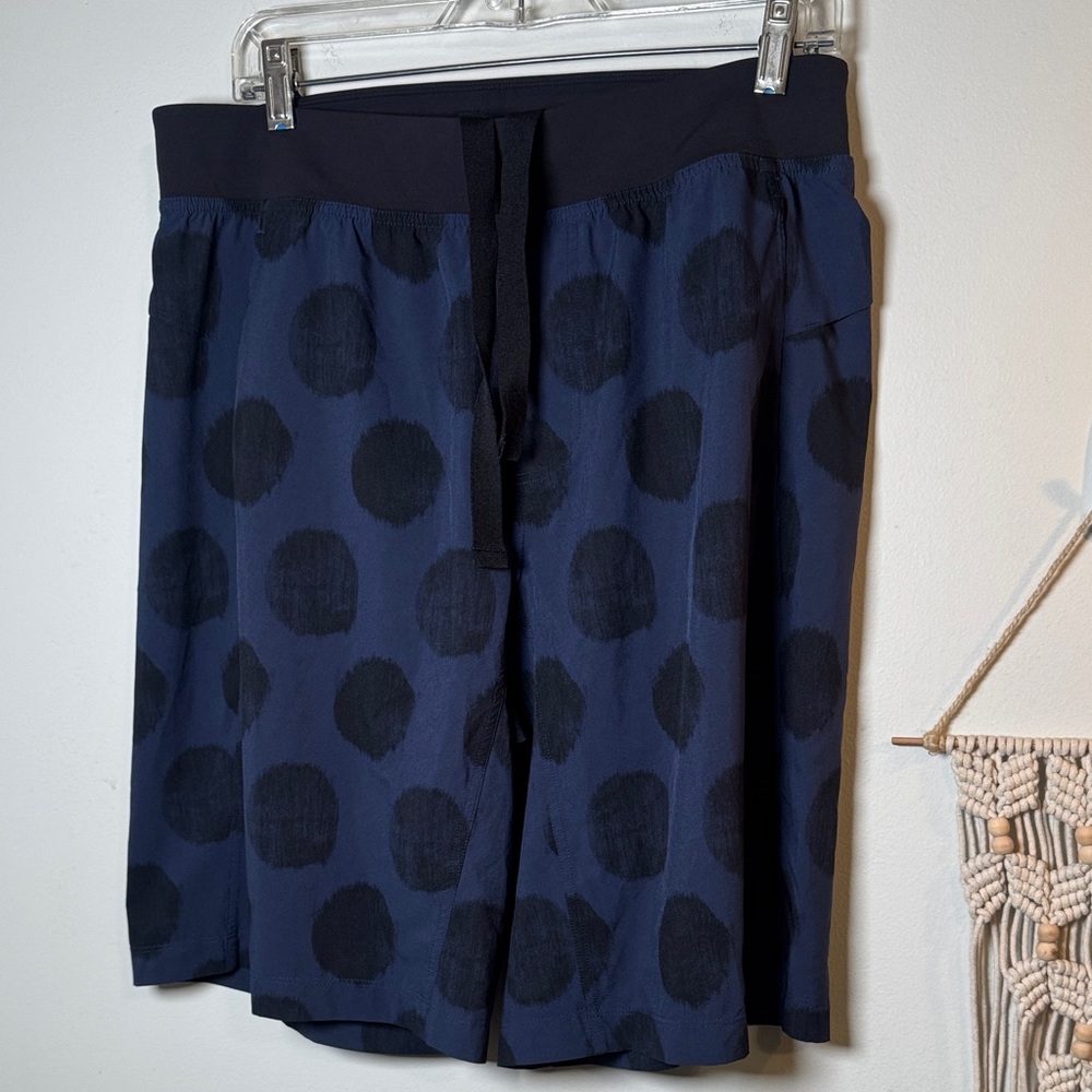 EUC Men’s Lululemon Navy Polka Dot 11” Unlined Shorts Large